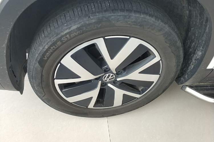 Used Volkswagen Tayron 2023 330TSI Two-Wheel-Drive Luxury Plus Advanced Version Left Front Wheel Hub