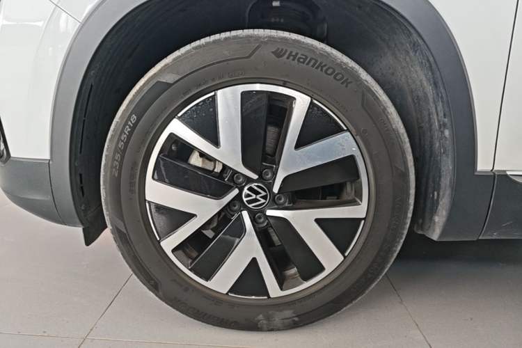 Used Volkswagen Tayron 2023 330TSI Two-Wheel-Drive Luxury Plus Advanced Version Left Front Wheel Hub