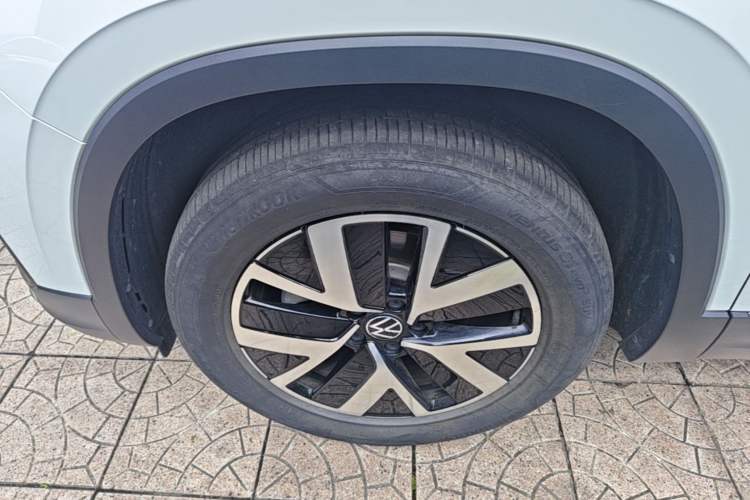 Used Volkswagen Tayron 2023 330TSI Two-Wheel-Drive Luxury Plus Advanced Version Left Front Wheel Hub