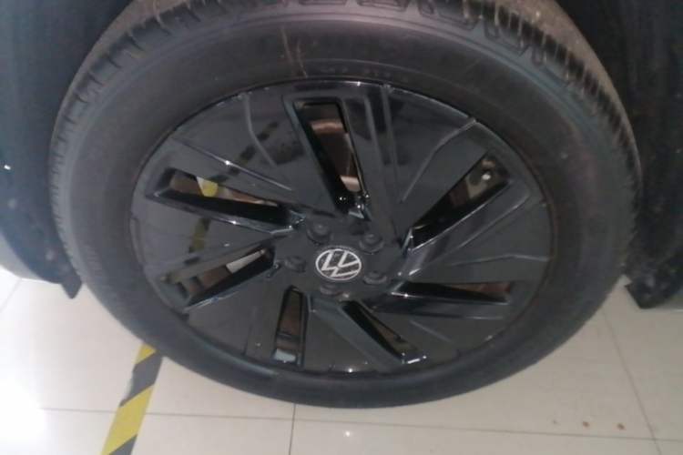 Used Volkswagen Tayron 2023 Revised Version 380TSI All-Wheel Drive R-Line High-Energy Edition Left Front Wheel Hub