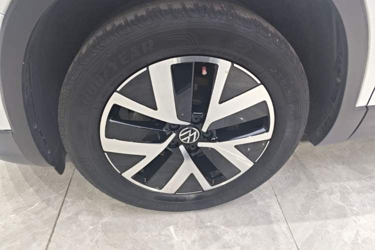 Used Volkswagen Tayron 2023 330TSI Two-Wheel-Drive Luxury Plus Advanced Version Left Front Wheel Hub