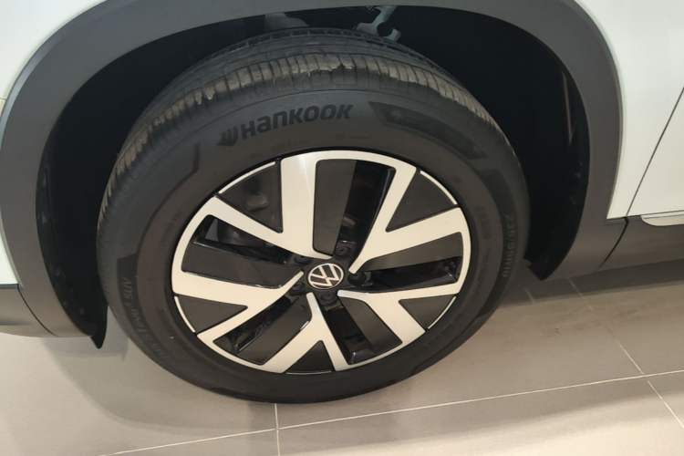 Used Volkswagen Tayron 2023 330TSI Two-Wheel-Drive Luxury Plus Advanced Version Left Front Wheel Hub