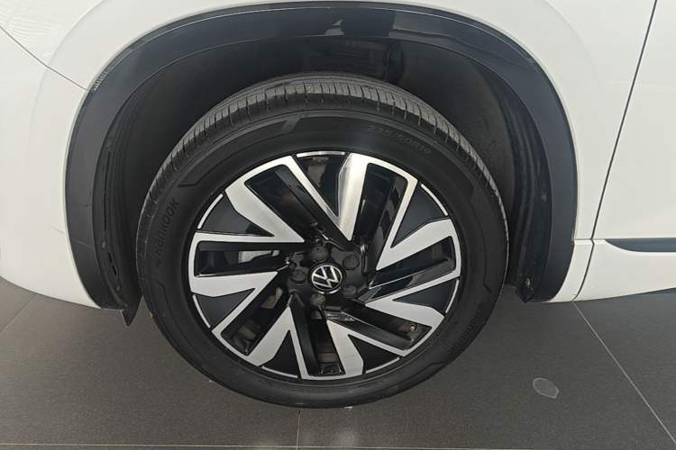Used Volkswagen Tayron 2023 Revised Version 380TSI All-Wheel Drive R-Line High-Energy Edition Left Front Wheel Hub