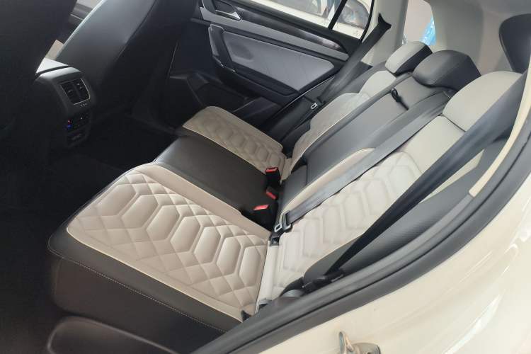 Used Volkswagen Tayron 2023 300TSI Two-Wheel-Drive Luxury Plus Advanced Edition Left Rear Seat