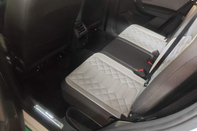 Used Volkswagen Tayron 2023 330TSI Two-Wheel-Drive R-Line High-Energy Version Left Rear Seat