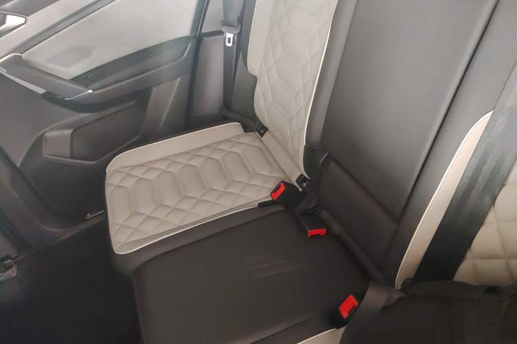 Used Volkswagen Tayron 2023 300TSI Two-Wheel-Drive Luxury Plus Advanced Edition Left Rear Seat
