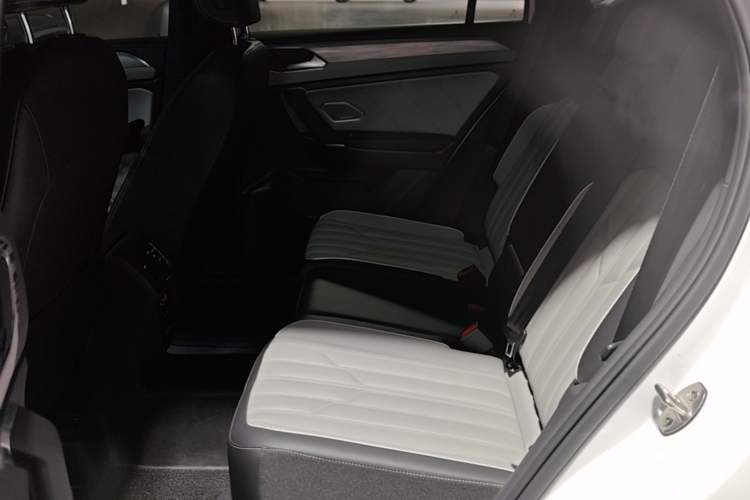 Used Volkswagen Tayron 2023 Revised Version 380TSI All-Wheel Drive R-Line Pro Smart Edition Left Rear Seat