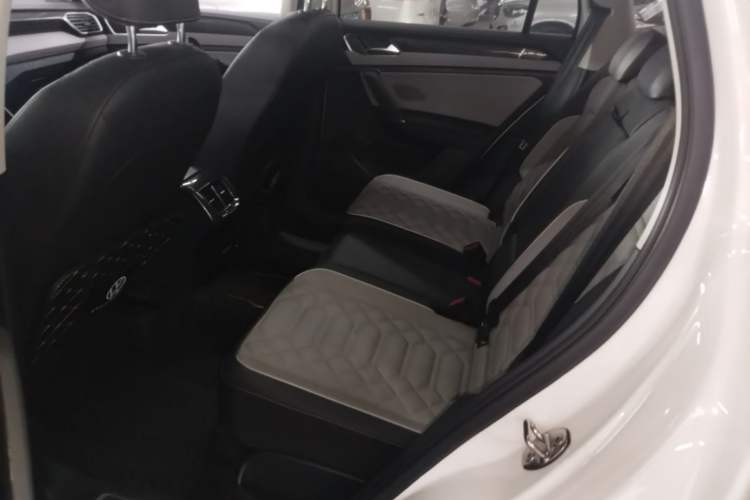 Used Volkswagen Tayron 2023 300TSI Two-Wheel-Drive Luxury Plus Advanced Edition Left Rear Seat