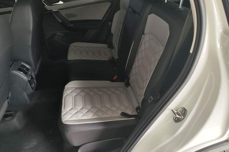 Used Volkswagen Tayron 2023 330TSI Two-Wheel-Drive Luxury Plus Advanced Version Left Rear Seat