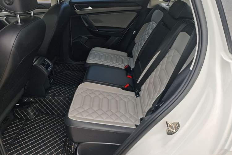 Used Volkswagen Tayron 2023 330TSI Two-Wheel-Drive Luxury Plus Advanced Version Left Rear Seat