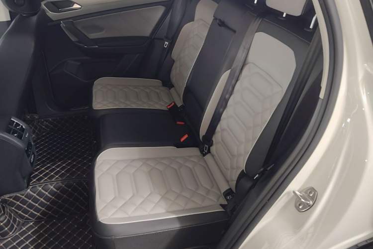 Used Volkswagen Tayron 2023 330TSI Two-Wheel-Drive R-Line High-Energy Version Left Rear Seat