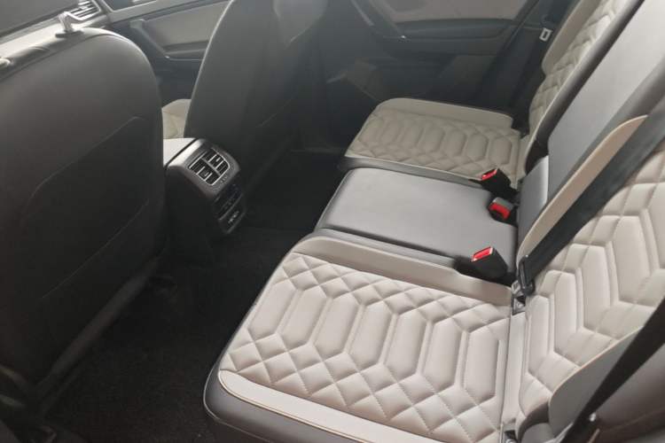 Used Volkswagen Tayron 2023 Revised Version 380TSI All-Wheel Drive R-Line High-Energy Edition Left Rear Seat
