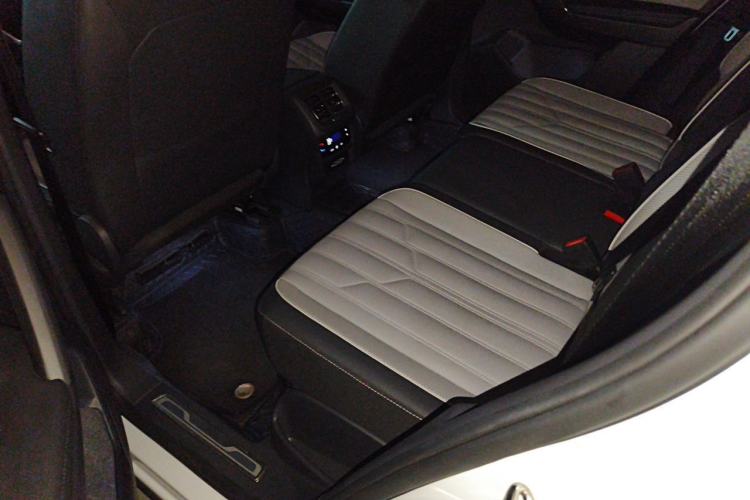 Used Volkswagen Tayron 2023 380TSI Four-Wheel Drive R-Line Pro Smart Edition Left Rear Seat