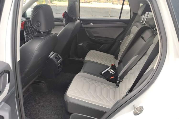 Used Volkswagen Tayron 2023 300TSI Two-Wheel-Drive Luxury Plus Advanced Edition Left Rear Seat