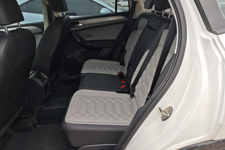 Used Volkswagen Tayron 2023 Revised Version 380TSI All-Wheel Drive R-Line High-Energy Edition Left Rear Seat