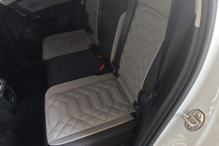 Used Volkswagen Tayron 2023 Revised Version 380TSI All-Wheel Drive R-Line High-Energy Edition Left Rear Seat