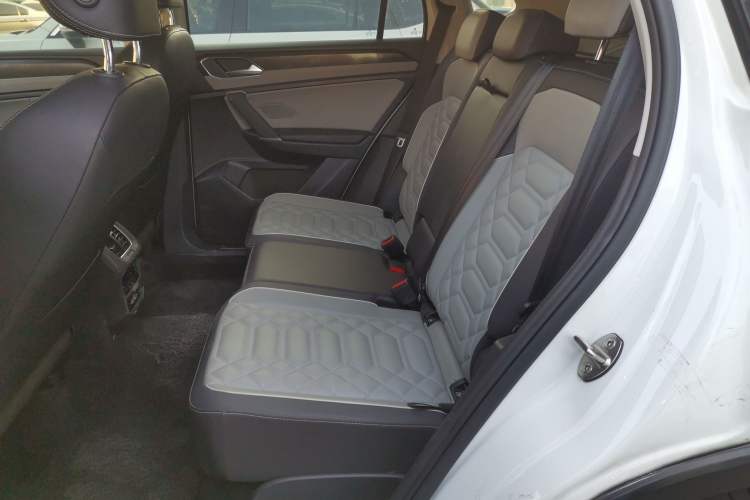 Used Volkswagen Tayron 2023 300TSI Two-Wheel-Drive Luxury Plus Advanced Edition Left Rear Seat