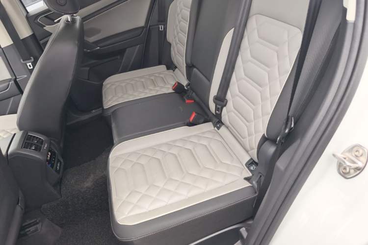 Used Volkswagen Tayron 2023 300TSI Two-Wheel-Drive Luxury Plus Advanced Edition Left Rear Seat