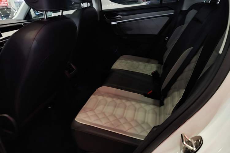 Used Volkswagen Tayron 2023 300TSI Two-Wheel-Drive Luxury Plus Advanced Edition Left Rear Seat