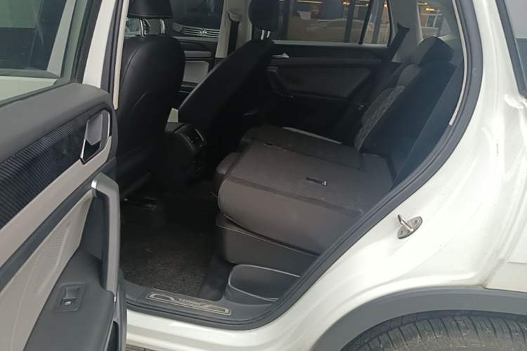 Used Volkswagen Tayron 2023 300TSI Two-Wheel-Drive Luxury Plus Advanced Edition Left Rear Seat