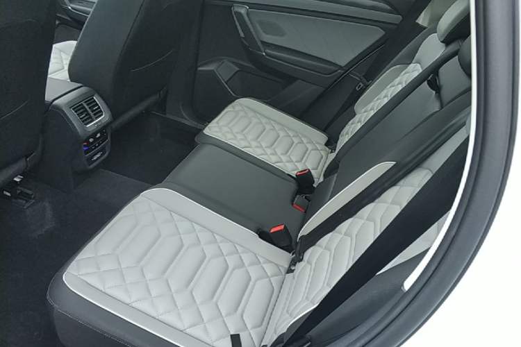 Used Volkswagen Tayron 2023 280TSI Two-Wheel-Drive Luxury Plus Advanced Version Left Rear Seat