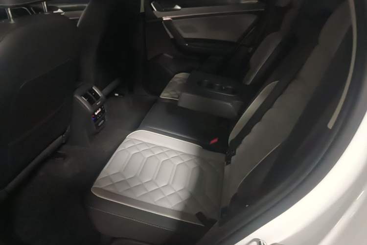 Used Volkswagen Tayron 2023 300TSI Two-Wheel-Drive Luxury Plus Advanced Edition Left Rear Seat