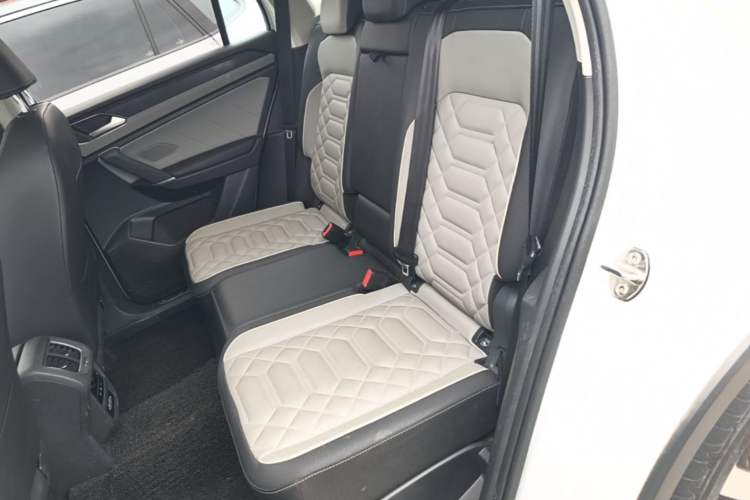 Used Volkswagen Tayron 2023 300TSI Two-Wheel-Drive Luxury Plus Advanced Edition Left Rear Seat