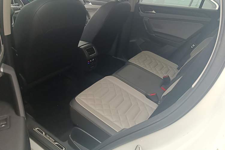 Used Volkswagen Tayron 2023 300TSI Two-Wheel-Drive Luxury Plus Advanced Edition Left Rear Seat