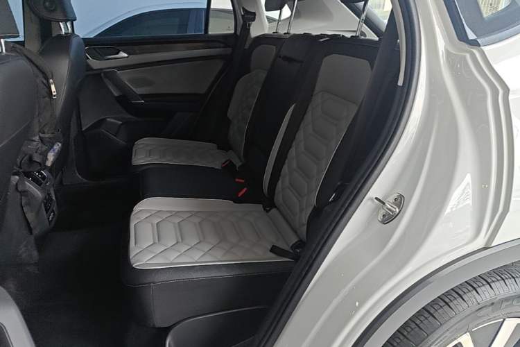 Used Volkswagen Tayron 2023 330TSI Two-Wheel-Drive Luxury Plus Advanced Version Left Rear Seat