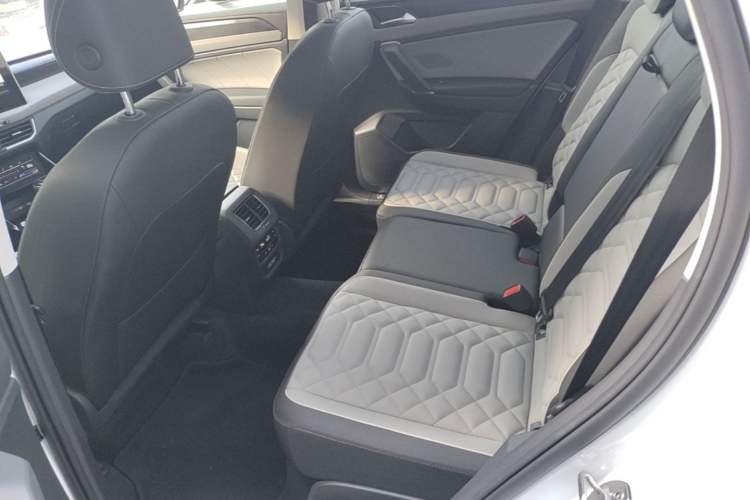 Used Volkswagen Tayron 2023 330TSI Two-Wheel-Drive Luxury Plus Advanced Version Left Rear Seat