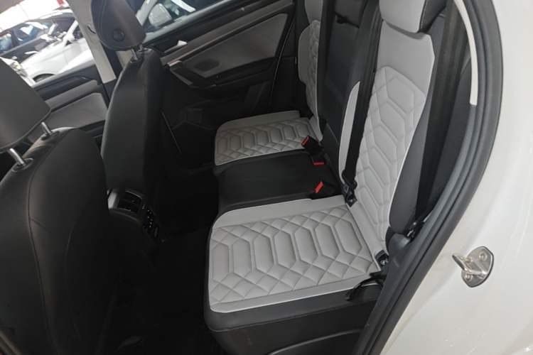 Used Volkswagen Tayron 2023 330TSI Two-Wheel-Drive Luxury Plus Advanced Version Left Rear Seat
