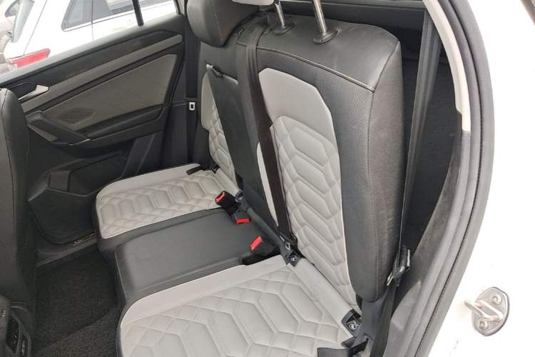 Used Volkswagen Tayron 2023 300TSI Two-Wheel-Drive Luxury Plus Advanced Edition Left Rear Seat