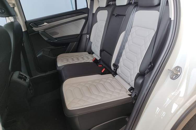 Used Volkswagen Tayron 2023 330TSI Two-Wheel-Drive Luxury Plus Advanced Version Left Rear Seat