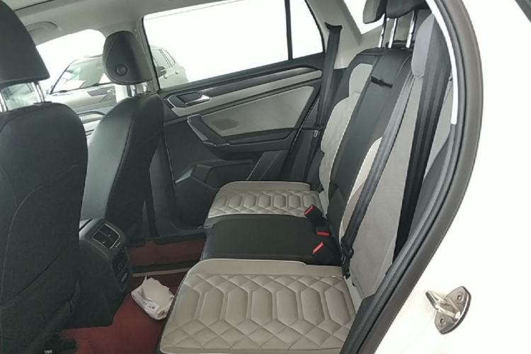 Used Volkswagen Tayron 2023 330TSI Two-Wheel-Drive Luxury Plus Advanced Version Left Rear Seat