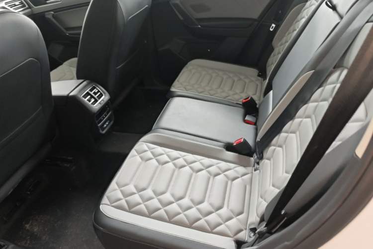 Used Volkswagen Tayron 2023 Revised Version 380TSI All-Wheel Drive R-Line High-Energy Edition Left Rear Seat