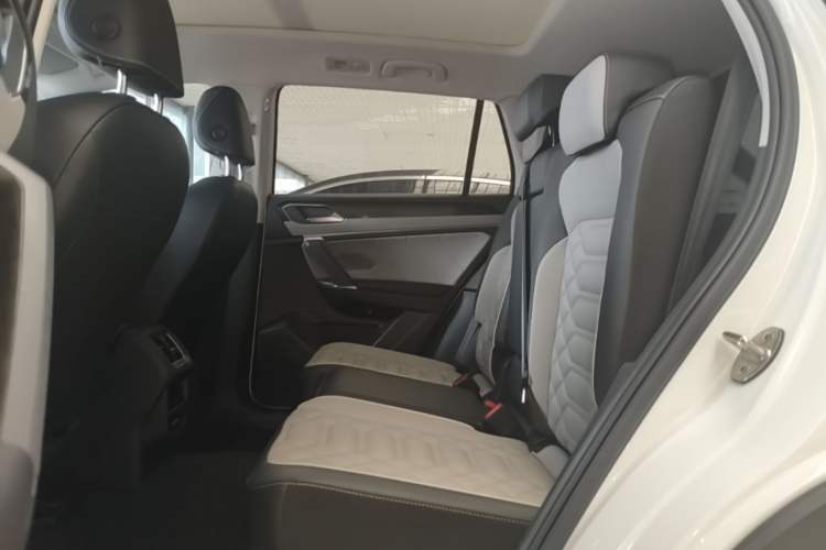 Used Volkswagen Tayron 2023 300TSI Two-Wheel-Drive Luxury Plus Advanced Edition Left Rear Seat