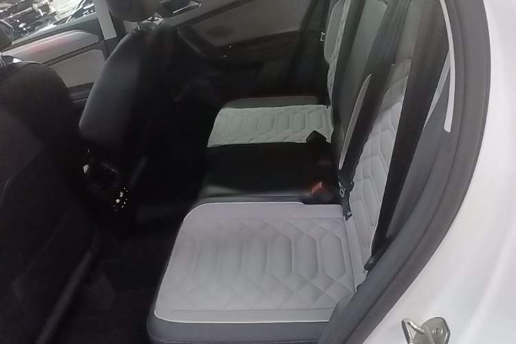 Used Volkswagen Tayron 2023 Revised Version 380TSI All-Wheel Drive R-Line High-Energy Edition Left Rear Seat