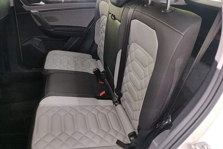 Used Volkswagen Tayron 2023 300TSI Two-Wheel-Drive Luxury Plus Advanced Edition Left Rear Seat