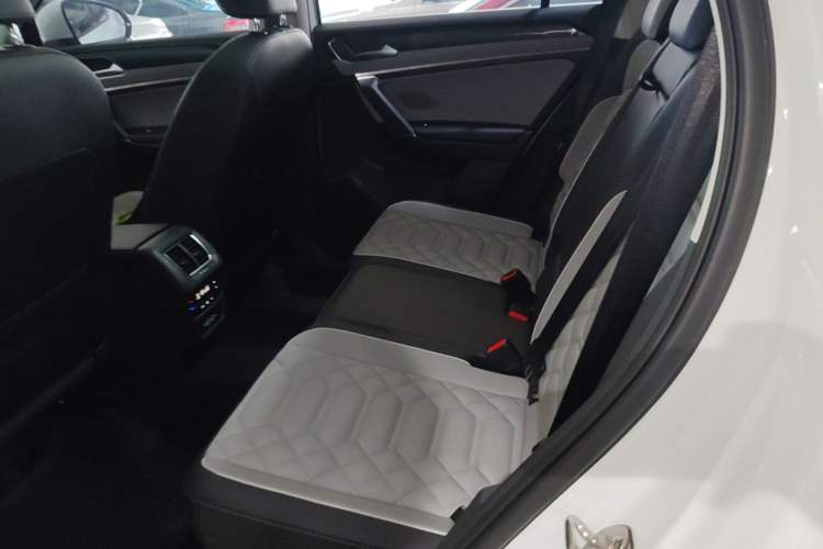 Used Volkswagen Tayron 2023 330TSI Two-Wheel-Drive Luxury Plus Advanced Version Left Rear Seat