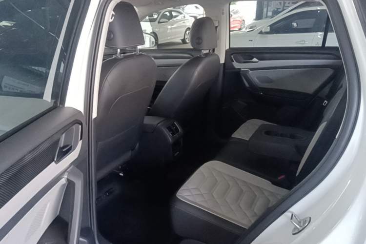 Used Volkswagen Tayron 2023 300TSI Two-Wheel-Drive Luxury Plus Advanced Edition Left Rear Seat