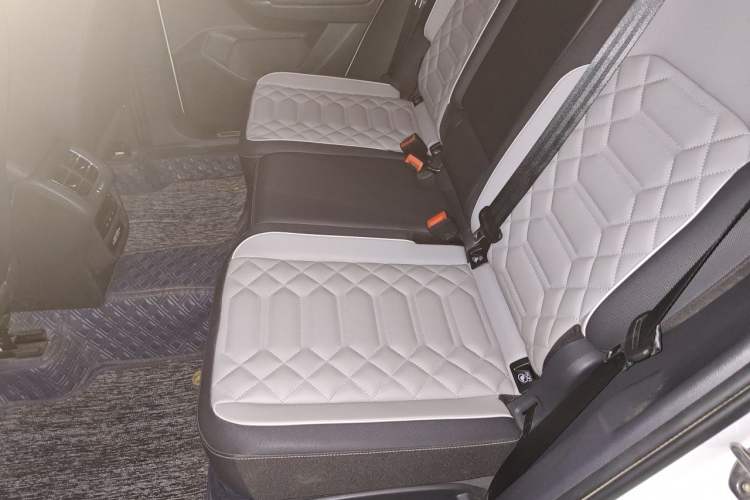 Used Volkswagen Tayron 2023 330TSI Two-Wheel-Drive R-Line High-Energy Version Left Rear Seat