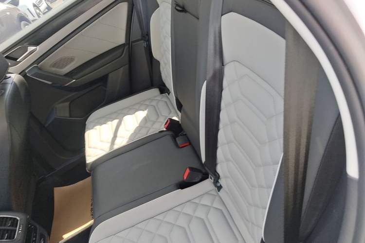 Used Volkswagen Tayron 2023 300TSI Two-Wheel-Drive Luxury Plus Advanced Edition Left Rear Seat