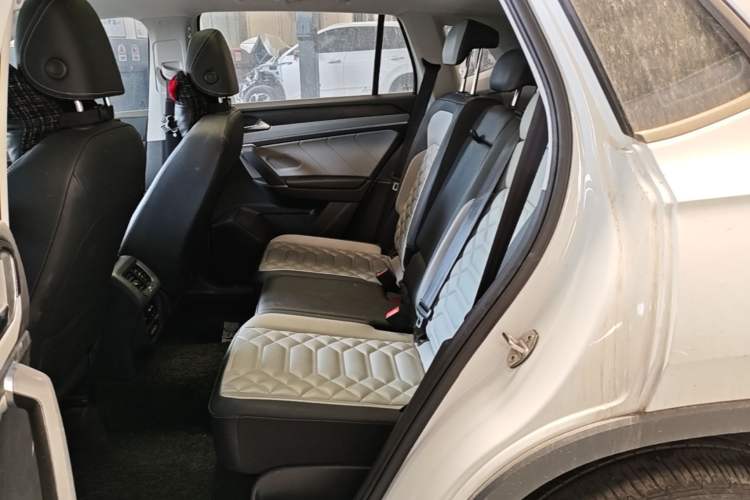 Used Volkswagen Tayron 2023 300TSI Two-Wheel-Drive Luxury Plus Advanced Edition Left Rear Seat