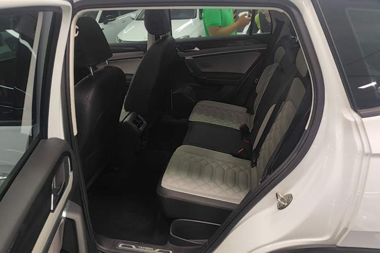 Used Volkswagen Tayron 2023 300TSI Two-Wheel-Drive Luxury Plus Advanced Edition Left Rear Seat