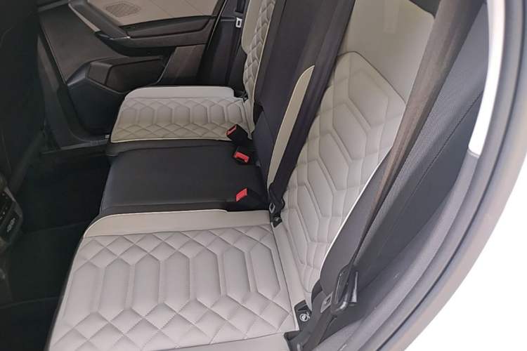 Used Volkswagen Tayron 2023 300TSI Two-Wheel-Drive Luxury Plus Advanced Edition Left Rear Seat
