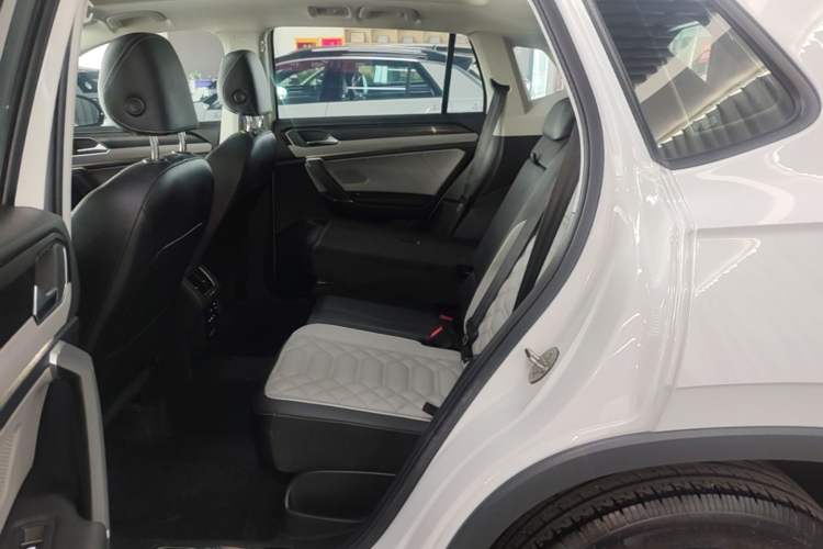 Used Volkswagen Tayron 2023 300TSI Two-Wheel-Drive Luxury Plus Advanced Edition Left Rear Seat