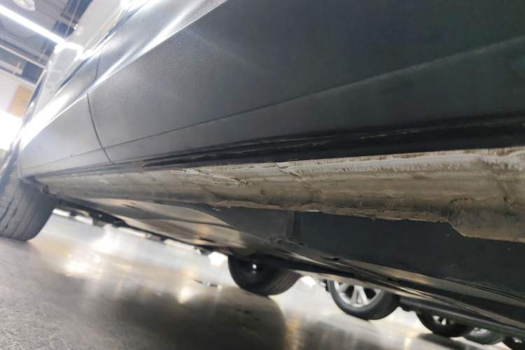 Used Volkswagen Tayron 2023 330TSI Two-Wheel-Drive Luxury Plus Advanced Version Left Side Sill