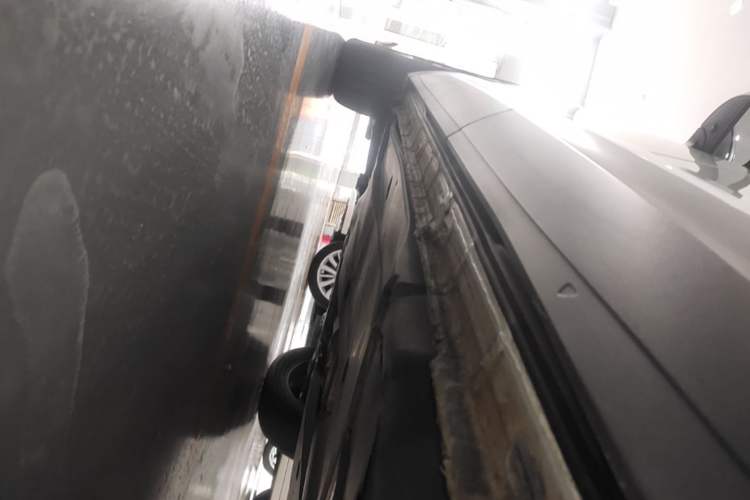 Used Volkswagen Tayron 2023 300TSI Two-Wheel-Drive Luxury Plus Advanced Edition Left Side Sill