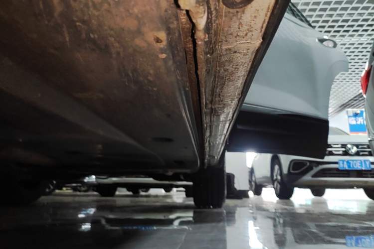 Used Volkswagen Tayron 2023 330TSI Two-Wheel-Drive Luxury Plus Advanced Version Left Side Sill