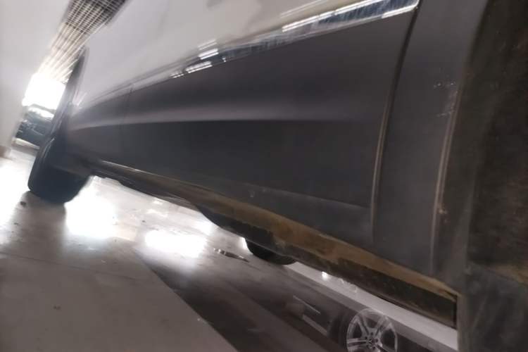 Used Volkswagen Tayron 2023 300TSI Two-Wheel-Drive Luxury Plus Advanced Edition Left Side Sill